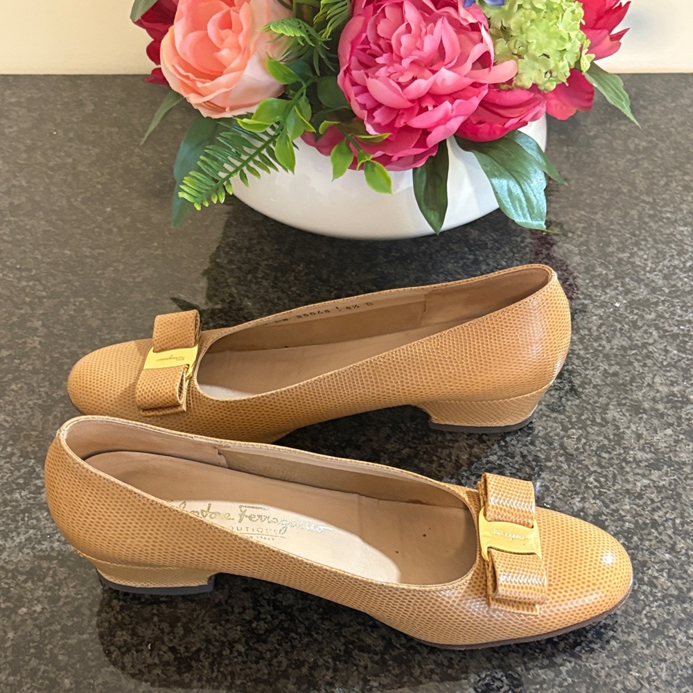 Salvatore Ferragamo Beige Leather Bow Flats - Picture 4 of 6